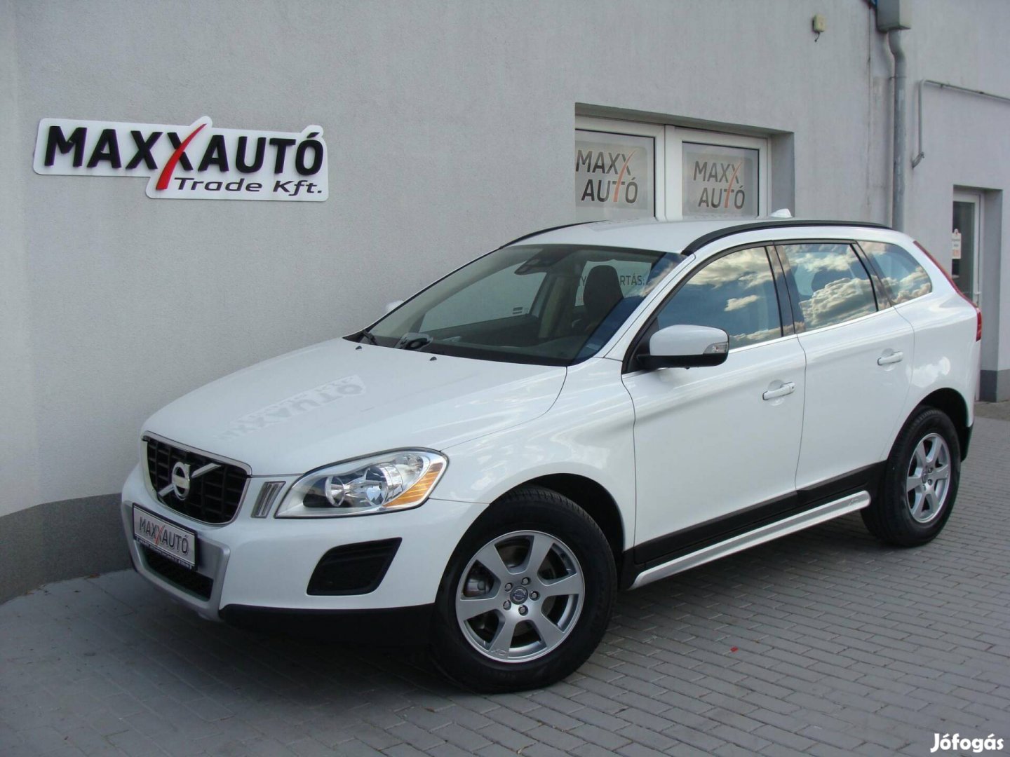 Volvo XC60 2.4 D [D3] Momentum Geartronic AWD+N...